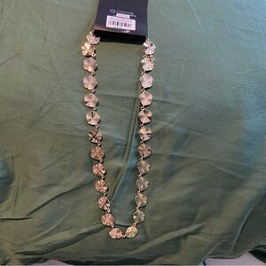 🌸 Gold Avenue necklace. NWT